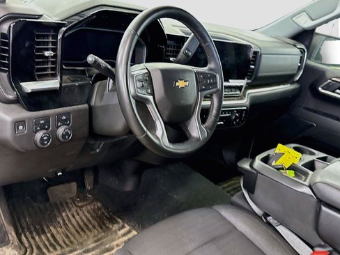 Used 2024 Chevrolet Silverado 1500 LT AWD/4WD image 7