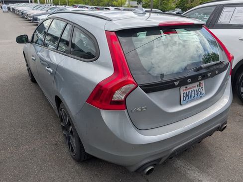 Used 2018 Volvo V60 T5 Dynamic w/ Vision Package AWD/4WD image 4