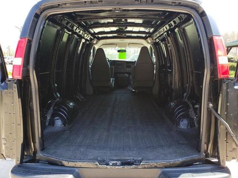 Used 2018 Chevrolet Express 2500 w/ Driver Convenience Package RWD image 5