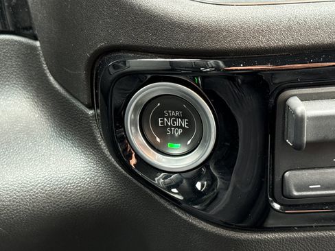 Used 2025 GMC Sierra 1500 SLT image 29