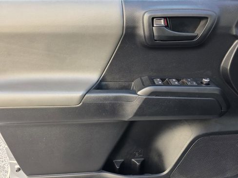 Used 2018 Toyota Tacoma SR image 10
