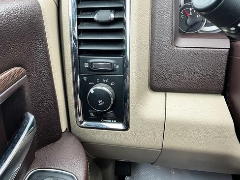 Used 2017 RAM 1500 Laramie w/ Convenience Group AWD/4WD image 16
