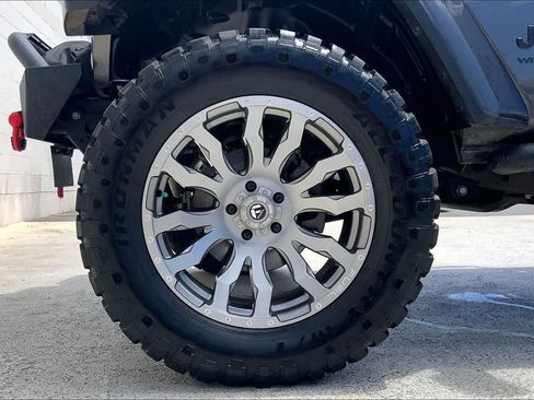 Used 2021 Jeep Wrangler Unlimited Sahara AWD/4WD image 8