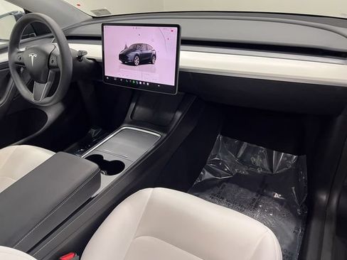Used 2024 Tesla Model Y Long Range AWD/4WD image 12