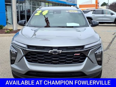 Used 2024 Chevrolet Trax RS w/ Driver Confidence Package FWD image 2