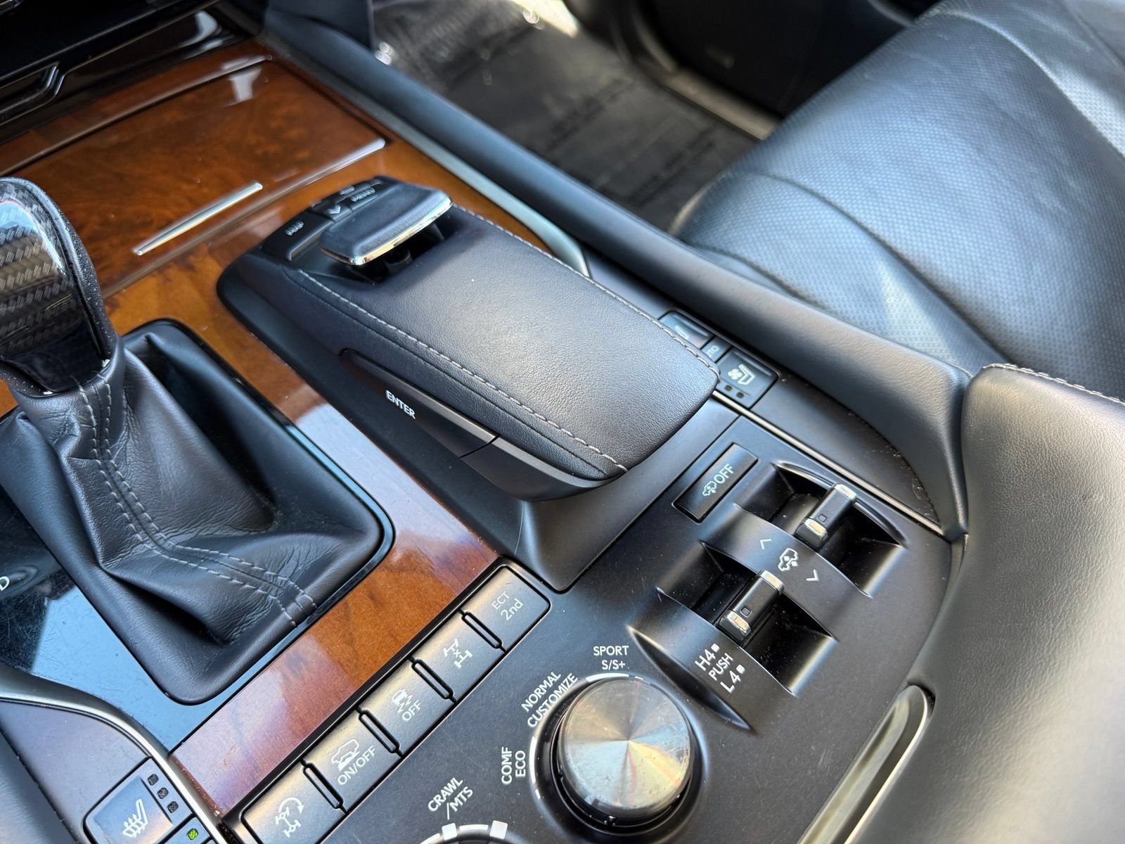 Used 2019 Lexus LX 570 4WD w/ Luxury Package image 29
