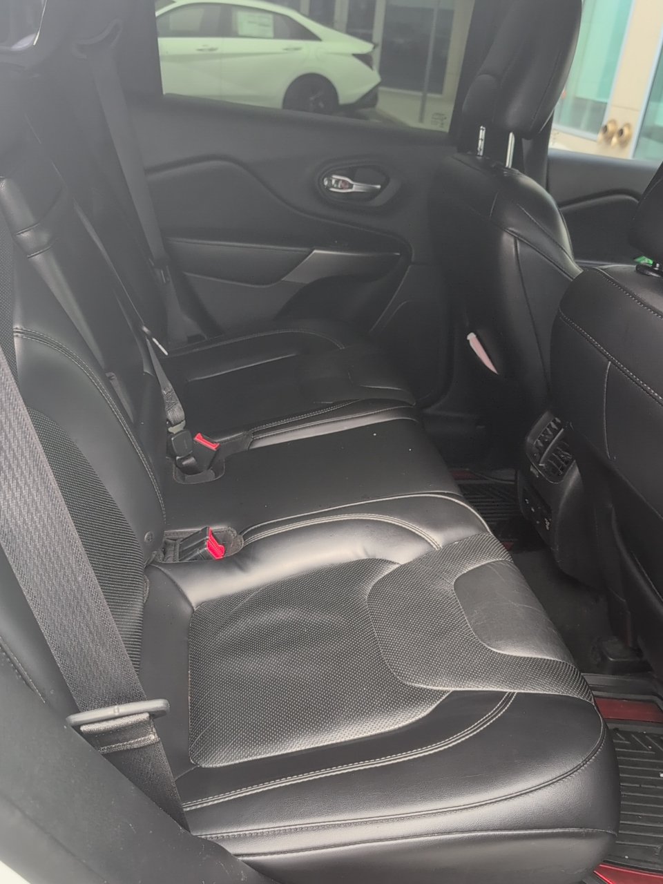 Used 2019 Jeep Cherokee Limited AWD/4WD image 12