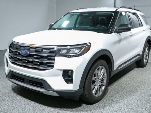 Used 2025 Ford Explorer Active w/ Active Comfort Package AWD/4WD image 33