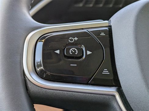 Used 2025 Volvo XC90 B6 Plus image 38