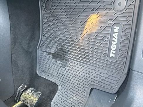 Certified 2023 Volkswagen Tiguan SE w/ Panoramic Sunroof Package image 20