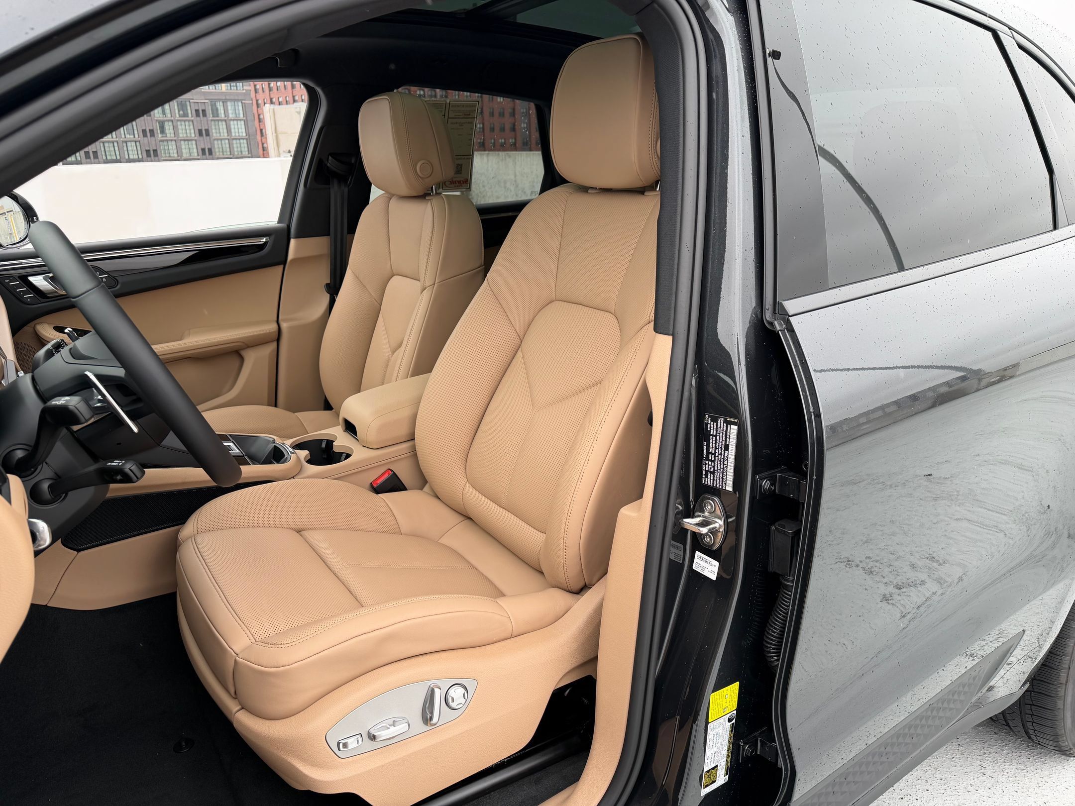 Certified 2026 Porsche Macan AWD/4WD image 5
