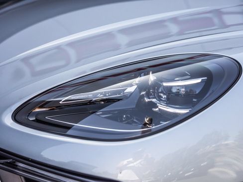 Certified 2024 Porsche Macan AWD/4WD image 25