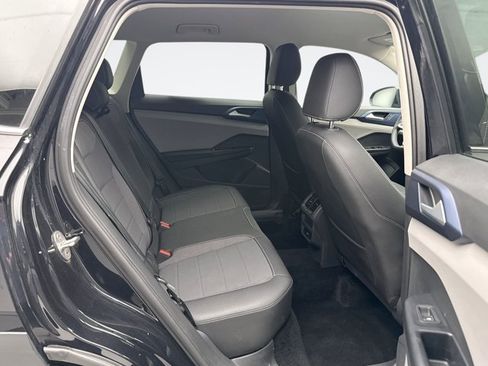 Used 2024 Volkswagen Taos SE AWD/4WD image 18