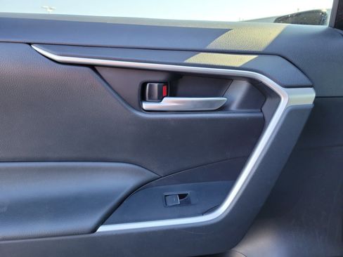 Used 2023 Toyota RAV4 XLE Premium image 12