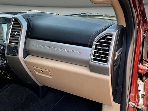 Used 2017 Ford F250 Lariat w/ Chrome Package image 24