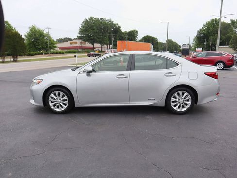 Used 2013 Lexus ES 300h w/ Luxury Pkg FWD image 8