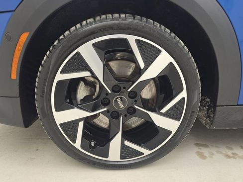 Certified 2025 MINI Cooper S image 11