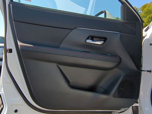 New 2025 Nissan Kicks SR w/ SR Premium Package image 10