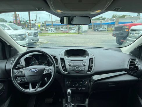 Used 2017 Ford Escape SE w/ SE Sport Appearance Package FWD image 11