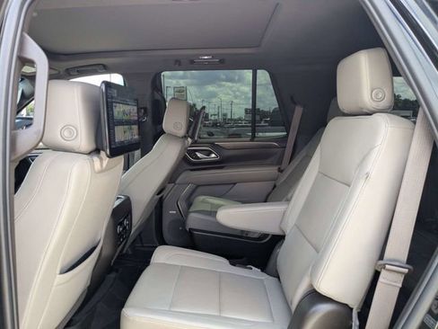 Used 2024 Chevrolet Tahoe Z71 w/ Luxury Package AWD/4WD image 15