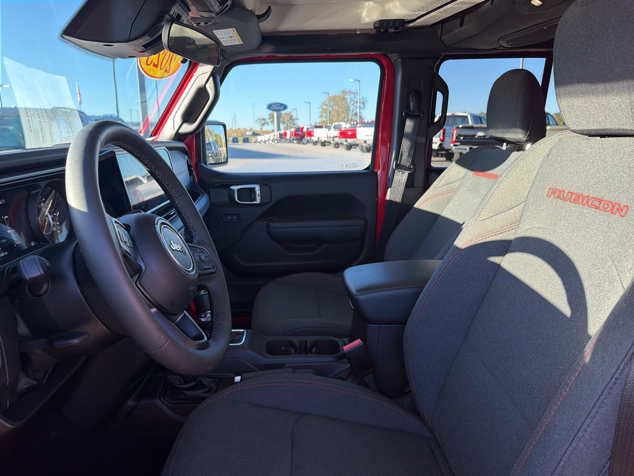 Used 2025 Jeep Wrangler Unlimited Rubicon w/ Convenience Group AWD/4WD image 10