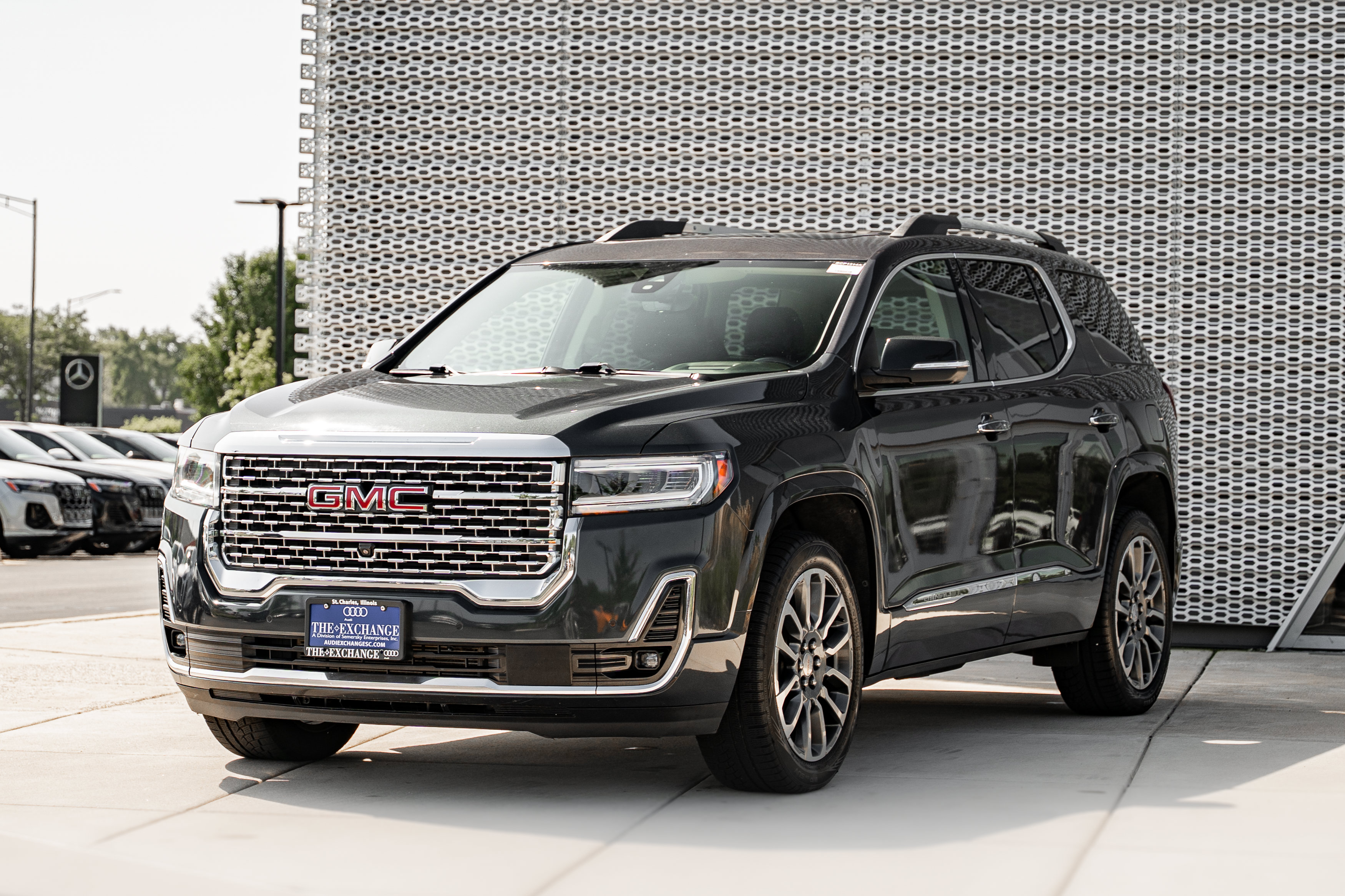 Used 2021 GMC Acadia Denali w/ Denali Ultimate Package AWD/4WD image 7