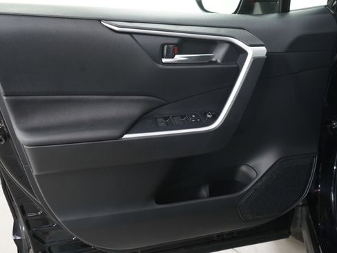 Used 2025 Toyota RAV4 XLE AWD/4WD image 20