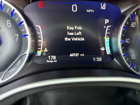 Used 2023 Chrysler Pacifica Touring-L FWD image 19