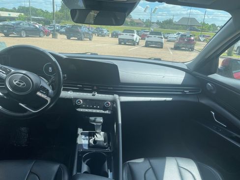 Certified 2024 Hyundai Elantra Limited image 12