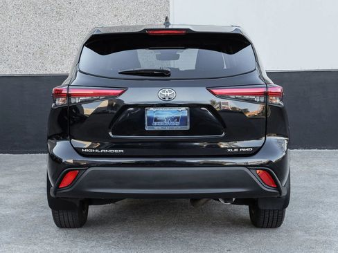 Used 2021 Toyota Highlander XLE image 15
