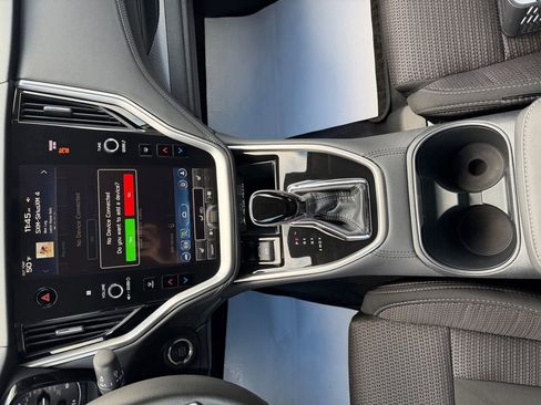 Used 2025 Subaru Outback Premium image 18