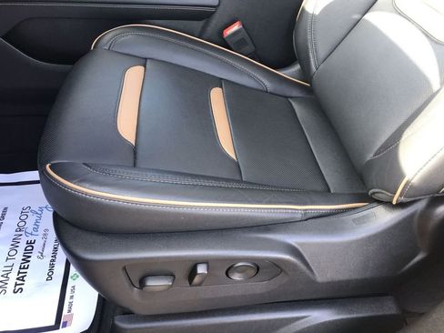 Used 2024 GMC Yukon AT4 w/ Technology Package image 12