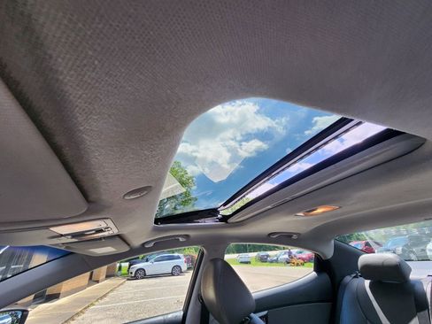 Used 2012 Hyundai Elantra Limited w/ Technology Pkg 5 image 14