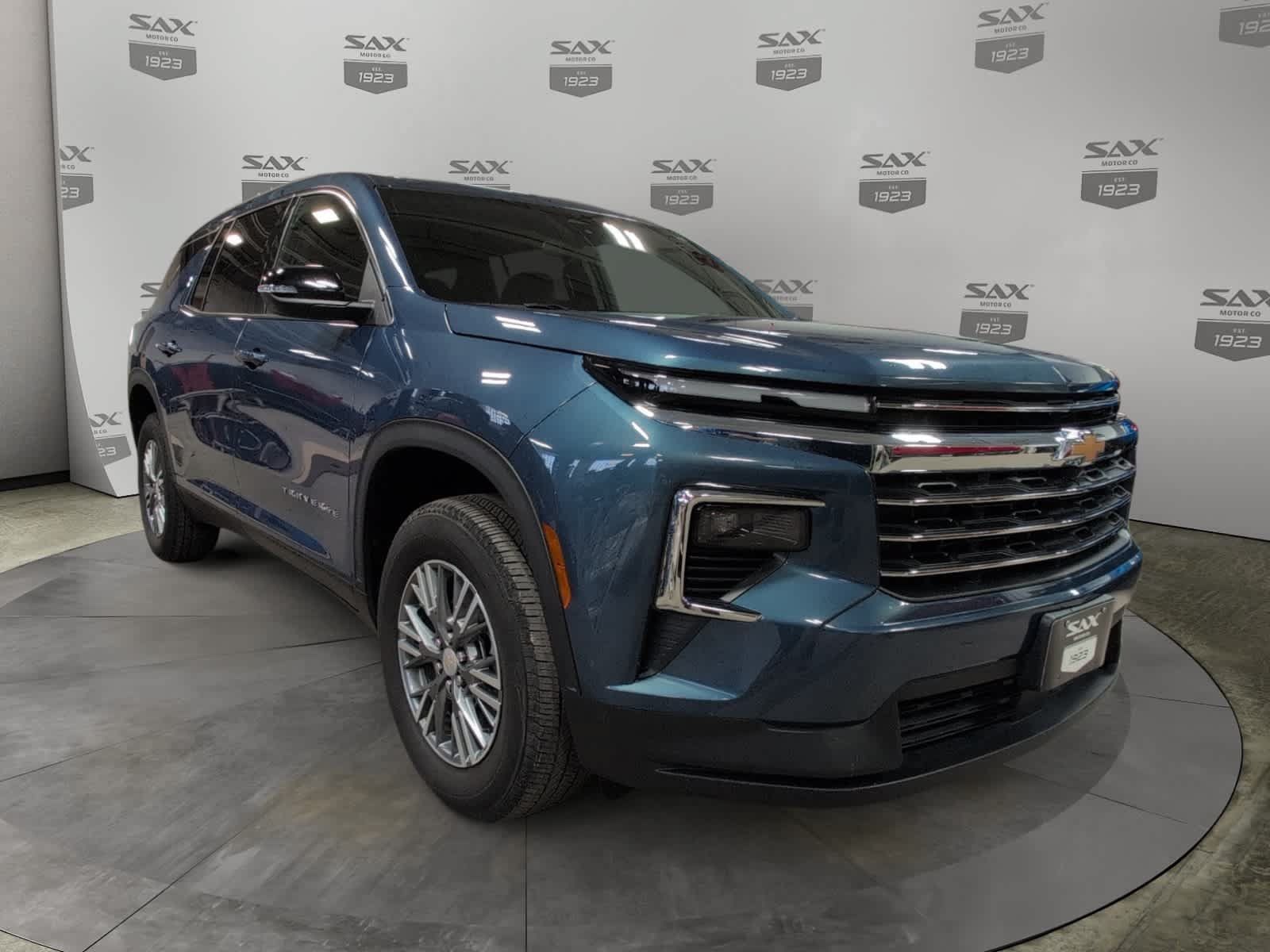 Used 2026 Chevrolet Traverse LT AWD/4WD image 1