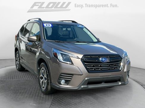 Used 2023 Subaru Forester Premium image 1
