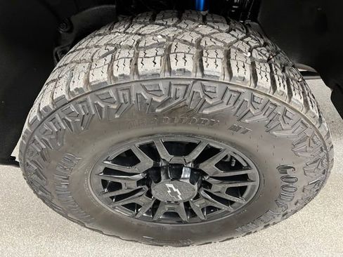 Used 2024 Chevrolet Silverado 2500 ZR2 w/ Technology Package AWD/4WD image 14