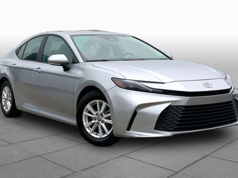 Used 2025 Toyota Camry LE FWD image 3