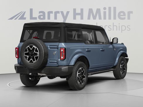 Used 2025 Ford Bronco Outer Banks AWD/4WD image 2