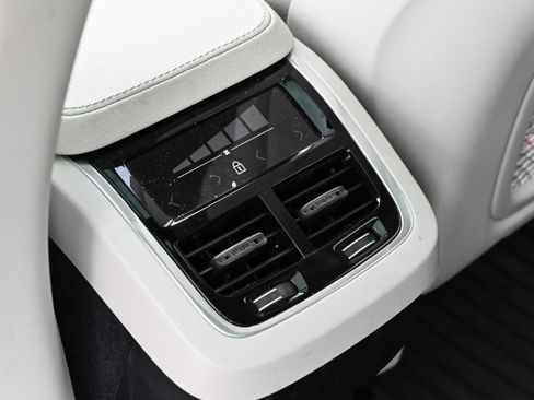 Used 2022 Volvo XC90 T6 Momentum w/ Protection Package Premier image 24