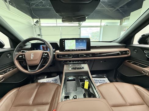 Used 2025 Lincoln Aviator Reserve w/ Jet Appearance Package AWD/4WD image 13