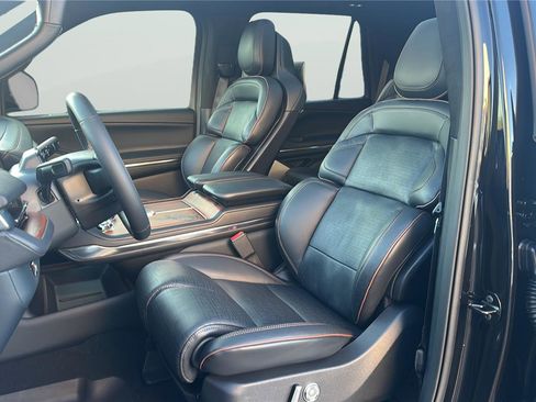 Used 2025 Lincoln Navigator Black Label image 12