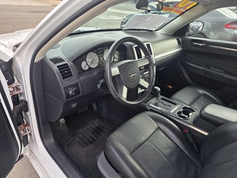 Used 2010 Chrysler 300 Touring RWD image 9