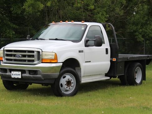 Used 2001 Ford F550 2WD Regular Cab Super Duty image 1