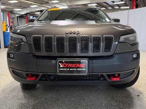 Used 2019 Jeep Cherokee Trailhawk AWD/4WD image 2