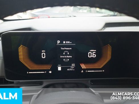 Used 2025 Kia Carnival FWD image 33