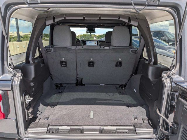 Used 2025 Jeep Wrangler Unlimited Rubicon AWD/4WD image 13