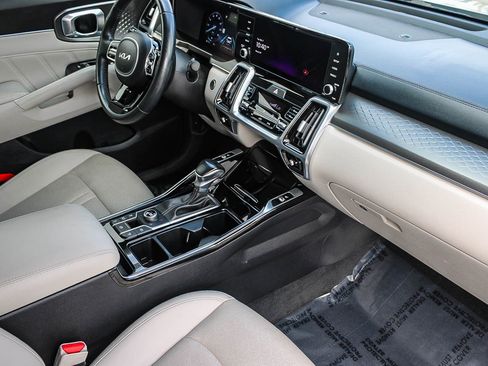 Used 2023 Kia Sorento SX image 17