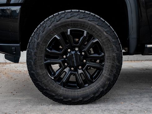 Used 2021 GMC Sierra 3500 Denali w/ Denali Black Diamond Edition image 13