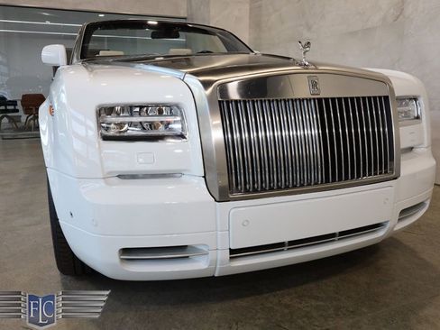 Used 2014 Rolls-Royce Phantom Drophead Coupe image 13