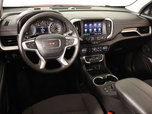 Used 2024 GMC Terrain SLE w/ Driver Convenience Package image 2